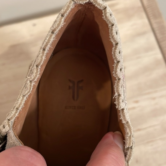 Frye Reed Scalloped Mid Heel Bootie NWOT - Picture 8 of 10